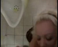 Трах втроем на кухне супер горячее видео